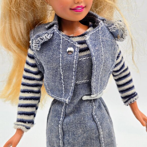 Skipper Denim Dress Outfit Vest Leg Warmers Shoes Barbie Doll Mattel 14381 14385 - Picture 2 of 14
